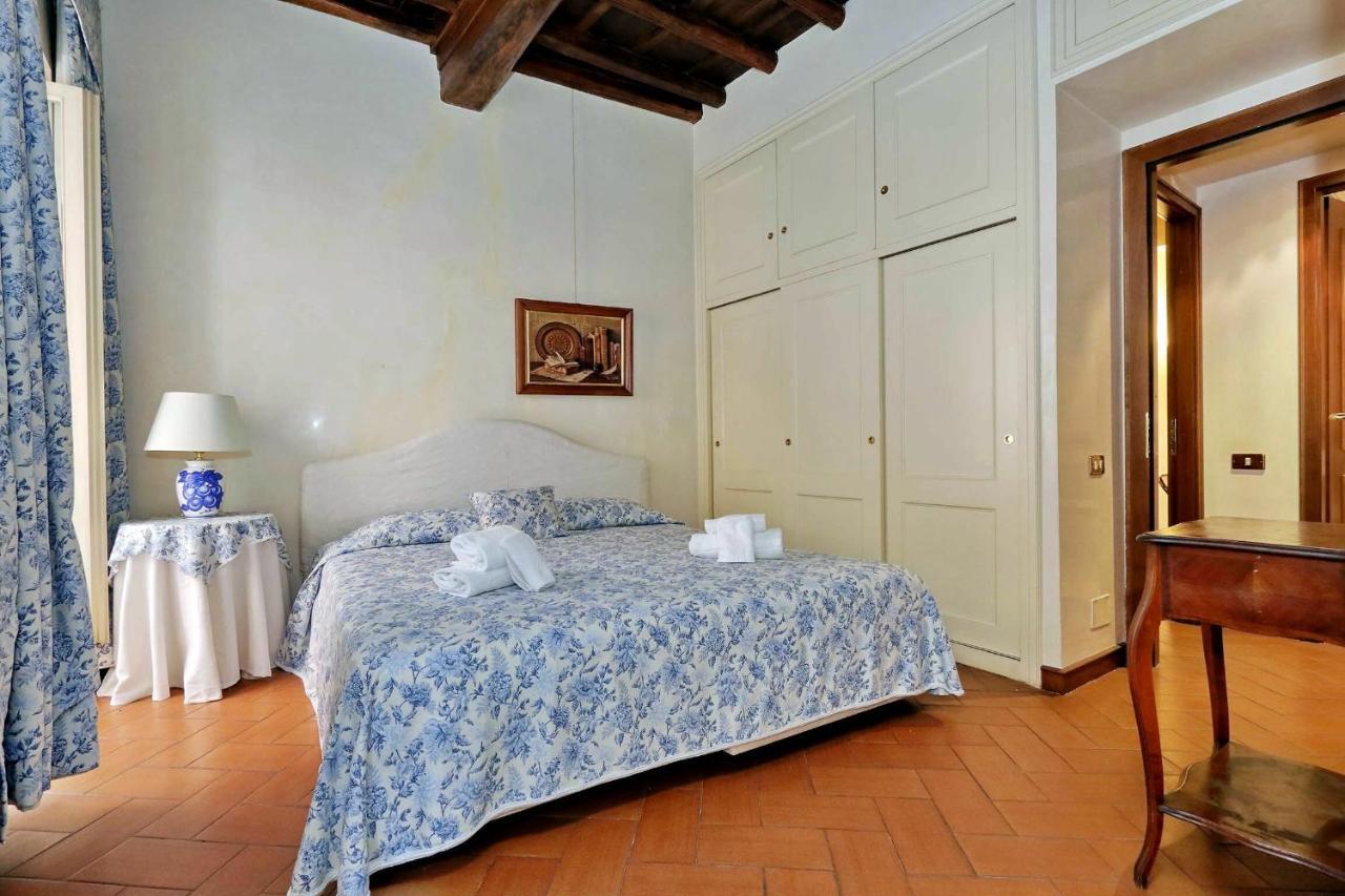 Apartment Crociferi Rom